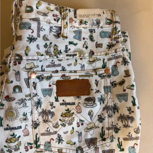 Wrangler Denim - Wrangler White High-Rise Jeans with Multicolor Summer Icons